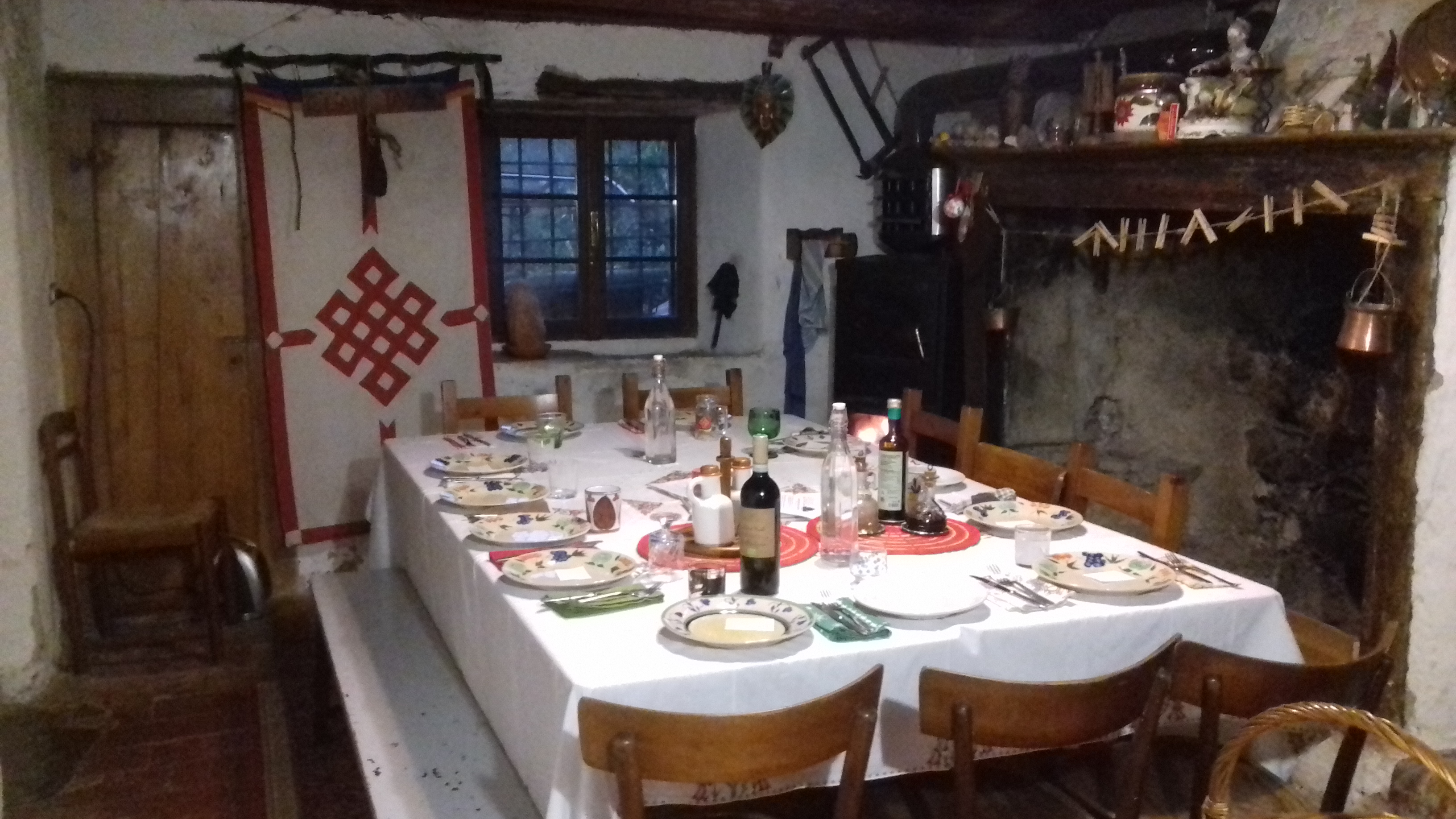 Ospiti e convivialità nella sala della cascina